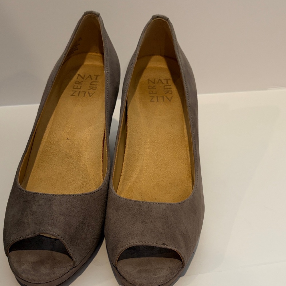 Naturalizer Women's Taupe Peep Toe Heels